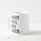 誰も気にも、もっと頑張るやる気を起こさせる- コーヒーマグカップ (正面左)