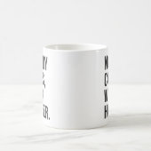 誰も気にも、もっと頑張るやる気を起こさせる- コーヒーマグカップ (中央)