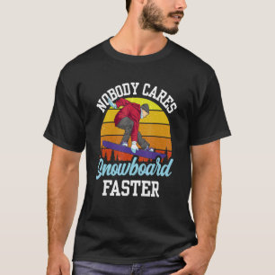 誰も気にスノーボードより速いチームことわざかわいいモ Tシャツ