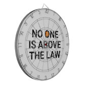 誰も法に背く者は無い ダーツボード (正面左)