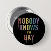 誰も私がゲイだって知らない LGBTプライド 缶バッジ (正面&裏面)