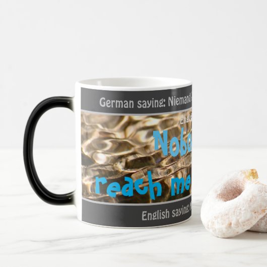 誰も私に水に到達できない – ドイツ間抜け語！ モーフィングマグカップ (ドーナツ)