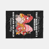 誰も私に言わなかった、夫をもらうと彼の耳はこうなるって フリースブランケット (正面(横))