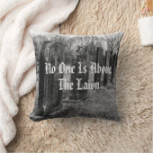 誰も芝生の上に居ない クッション (ブランケット)