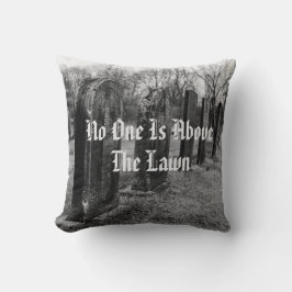 誰も芝生の上に居ない クッション