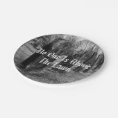 誰も芝生の上に居ない ペーパープレート (アングル)