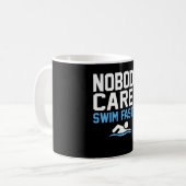 誰も速気にく泳ぐおもしろい泳ぐ人水泳 コーヒーマグカップ (正面左)