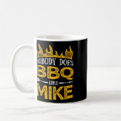 誰もMikeのようなBbqをしない コーヒーマグカップ (左)