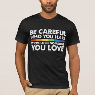 誰を憎むかには気をつけろ レインボー LGBT ゲイ プライド Tシャツ