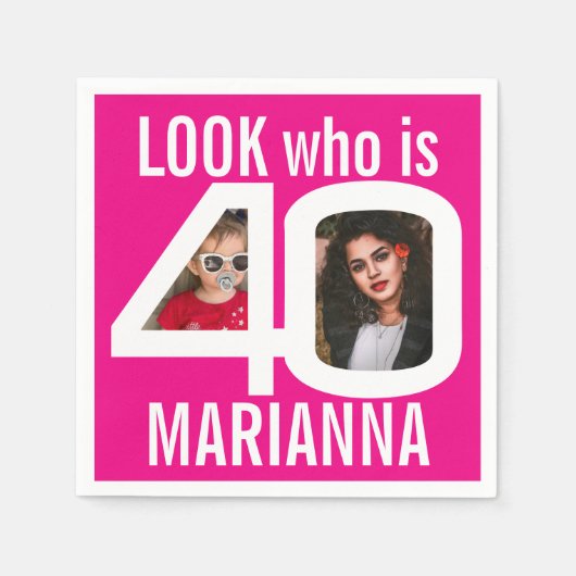 誰40歳の誕生日を見る2つの写真ホワイトピンクのパーティー スタンダードカクテルナプキン (正面)