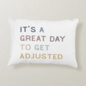 調整を素晴らし受ける日だ、カイロプラクティック。 アクセントクッション (裏面)