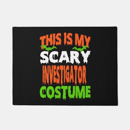 調査員 – 怖いコスチュームのハロウィンシャツ ドアマット (正面)