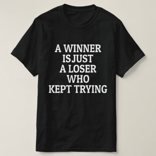 諦めない者が勝者となる Tシャツ (デザイン正面)