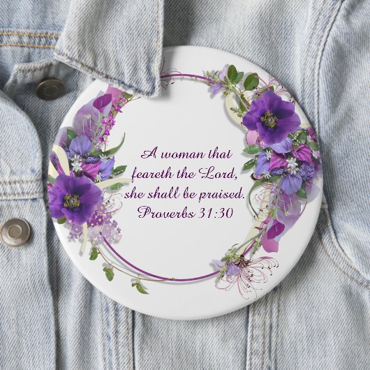 諺31の女性のキリスト教の紫色の花のリース 缶バッジ (インサイチュ)