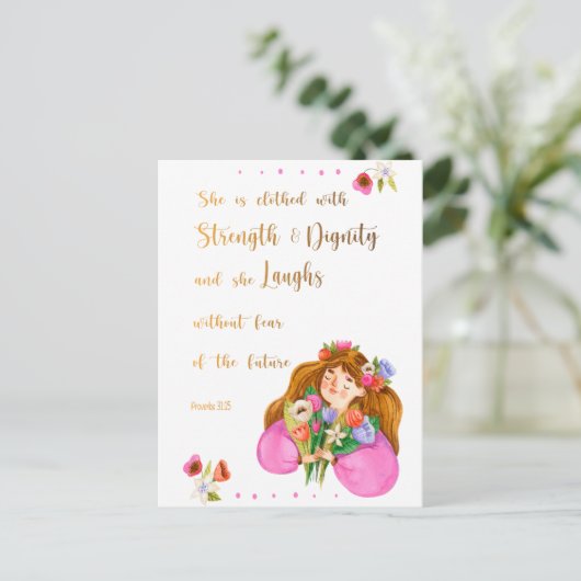 諺31:25彼女は強い服を着ている ポストカード (スタンド正面)