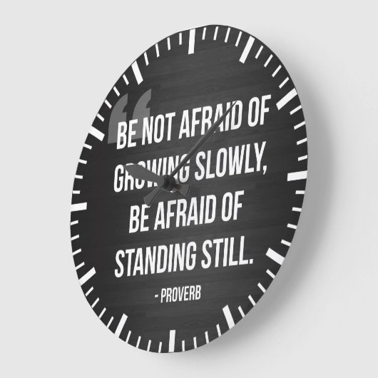 諺 – 言葉やる気を起こさせる – 成長し続ける ラージ壁時計 (傾斜)