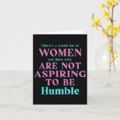 謙虚さを目指さないカマラ・ハリス フェミニスト カード (黄色い花)