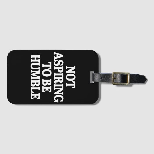 謙虚さを目指さないカマラ・ハリス フェミニスト ラゲッジタグ (正面横)