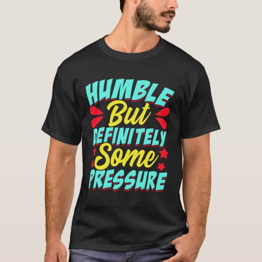 謙虚だが間違いなくいくつかの圧力のユーモアことわざ Tシャツ (正面)