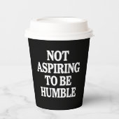 謙遜なカマラハリスのフェミニストになることを切望しない 紙コップ (正面)