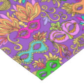 謝肉祭の仮面舞踏会は明るい紫色の緑を覆います テーブルクロス (アングル)