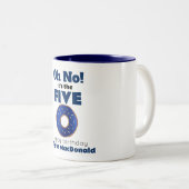 警おもしろい察ドーナツ50誕生日 ツートーンマグカップ (正面右)