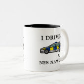 警パーソナライズされた官、私は車を運転する ツートーンマグカップ (正面右)