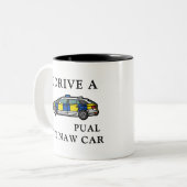 警パーソナライズされた官、私は車を運転する ツートーンマグカップ (正面左)