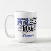 警パーソナライズされた察の妻バッジ国旗のブルーライン コーヒーマグカップ (左)
