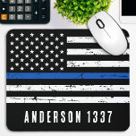 警パーソナライズされた察官の細いブルーライン マウスパッド<br><div class="desc">薄いブルーラインマウスパッド – 警察旗の色のアメリカのフラグ、動揺してデザイン。役員の名前でパーソナライズ。この警パーソナライズされた官プランナーは警察署に最適だ。COPYRIGHT © 2020 Judy Burrows,  Black Dog Art - All Rights Reserved.警パーソナライズされた察官の細い青い線のマウスパッド</div>