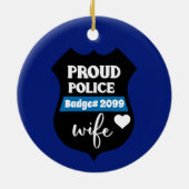 警パーソナライズされた誇りを持った官の妻バッジ セラミックオーナメント (裏面)