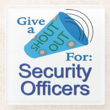 警備員のために大声で叫ぶ