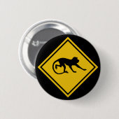 警告のマカク属、交通標識、マレーシア 缶バッジ (正面&裏面)