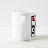 警告のヨガインストラクター懸命 ジャンボコーヒーマグカップ (裏面)