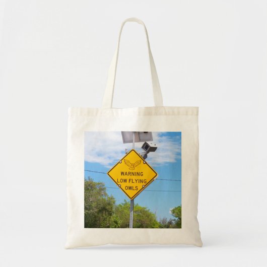 警告の低く飛んでいるなフクロウの印のトートバック トートバッグ (正面)