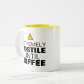 警告の:コーヒーまで極端に敵意を持つ – おもしろい ツートーンマグカップ (正面左)