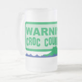 警告のcrocの国! ワニのデザイン フロストグラスビールジョッキ (正面左)