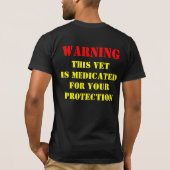 警告: この獣医は薬用です Tシャツ (裏面)