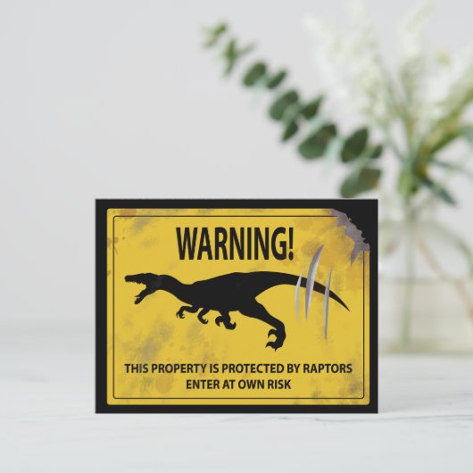 警告!この財産は保護強姦者の所有だ ポストカード (スタンド正面)