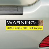 警告: チワワと武装している運転者 バンパーステッカー (車上)