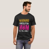 警告 パワーリフティングママは大声で怒鳴る パワーリフ Tシャツ (正面フル)