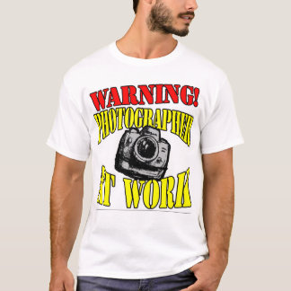警告! 仕事のカメラマン! Tシャツ