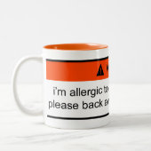 警告: 愚かさにアレルギー ツートーンマグカップ (左)