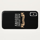 警告!歴史について話し始めるかもしれないおもしろい Case-Mate iPhoneケース (裏面(横))