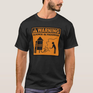 警告! 科学の進行中の© (ロケット) Tシャツ