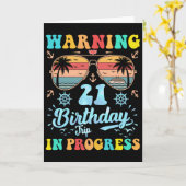 警告：21歳の誕生日旅行中 面白いクルーズ カード (黄色い花)