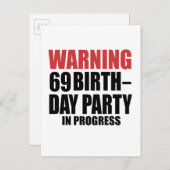 警告：69歳の誕生日パーティー進行中 インビテーションポストカード (正面/裏面)
