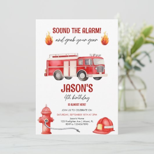 警報を鳴らす消防車の少年たち4歳の誕生日 招待状 (スタンド正面)
