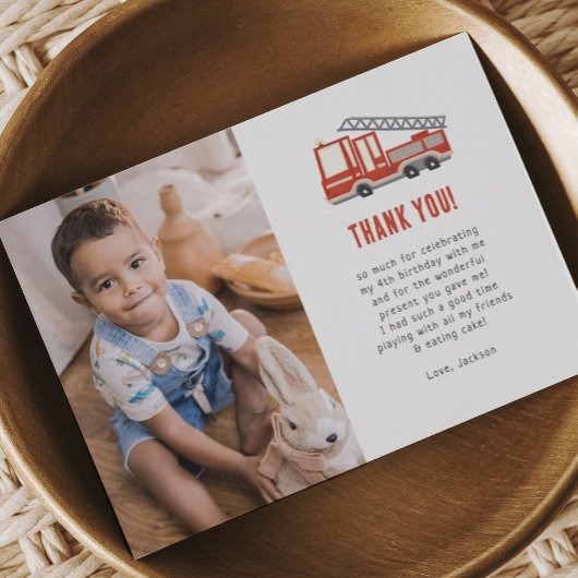 警報を鳴らす消防車の誕生日パーティーの写真 サンキューカード