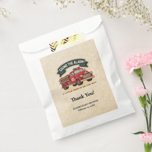 警報を鳴らす！ヴィンテージ消防車の赤ちゃんシャワー フェイバーバッグ (封をした状態)